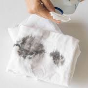 Composition and compound of soot stains remover from tissues for industrial laundries