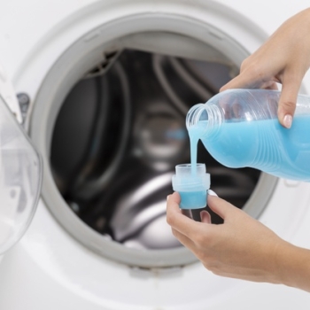 HOW TO MAKE LIQUID LAUNDRY DETERGENT